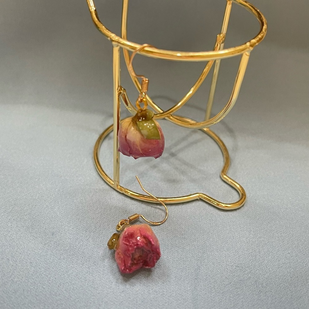 Handmade resin real flower earrings - Picture 2 of 4